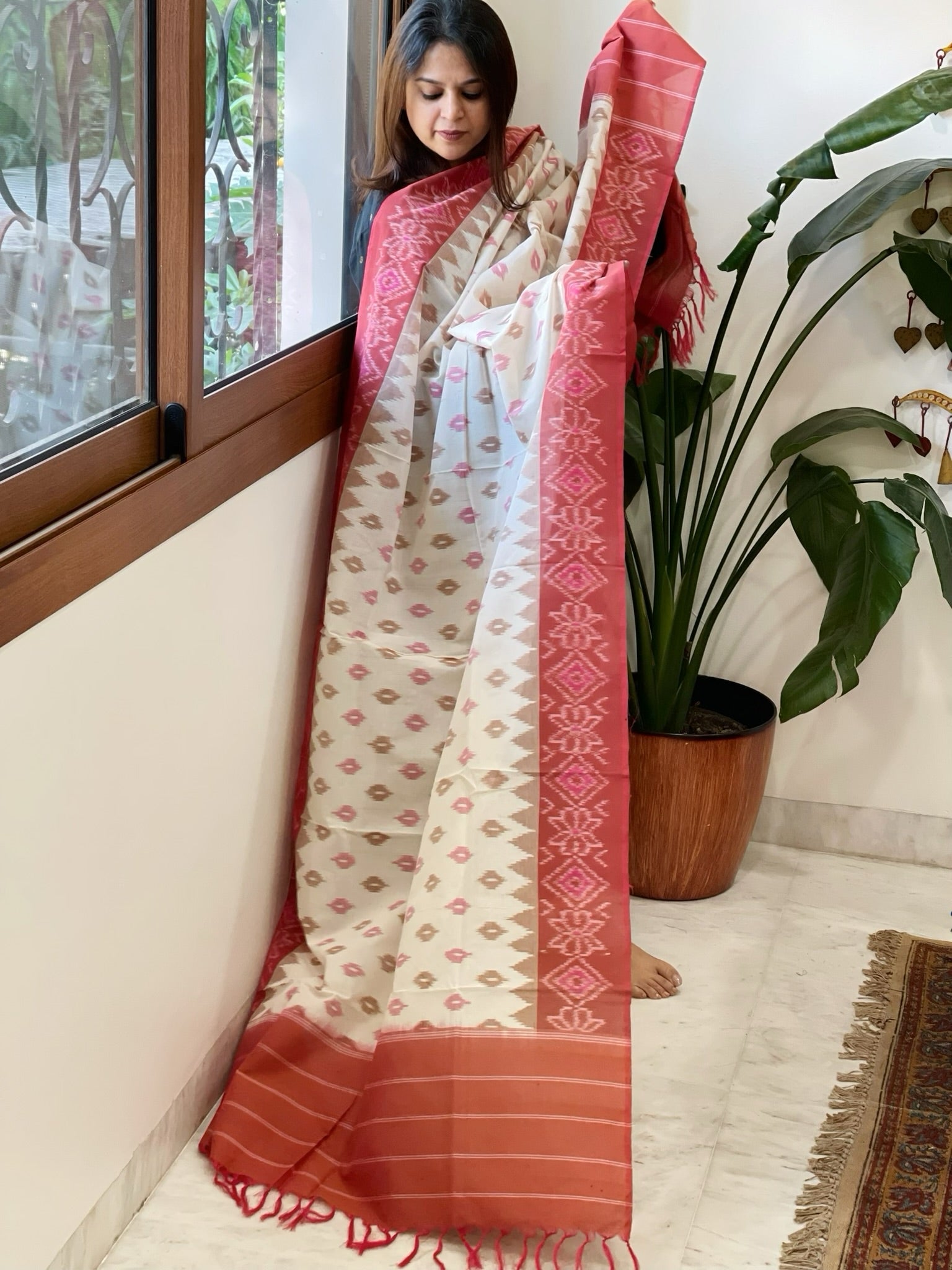 White, Pink Handwoven Ikat Dupatta in Cotton - Masakalee