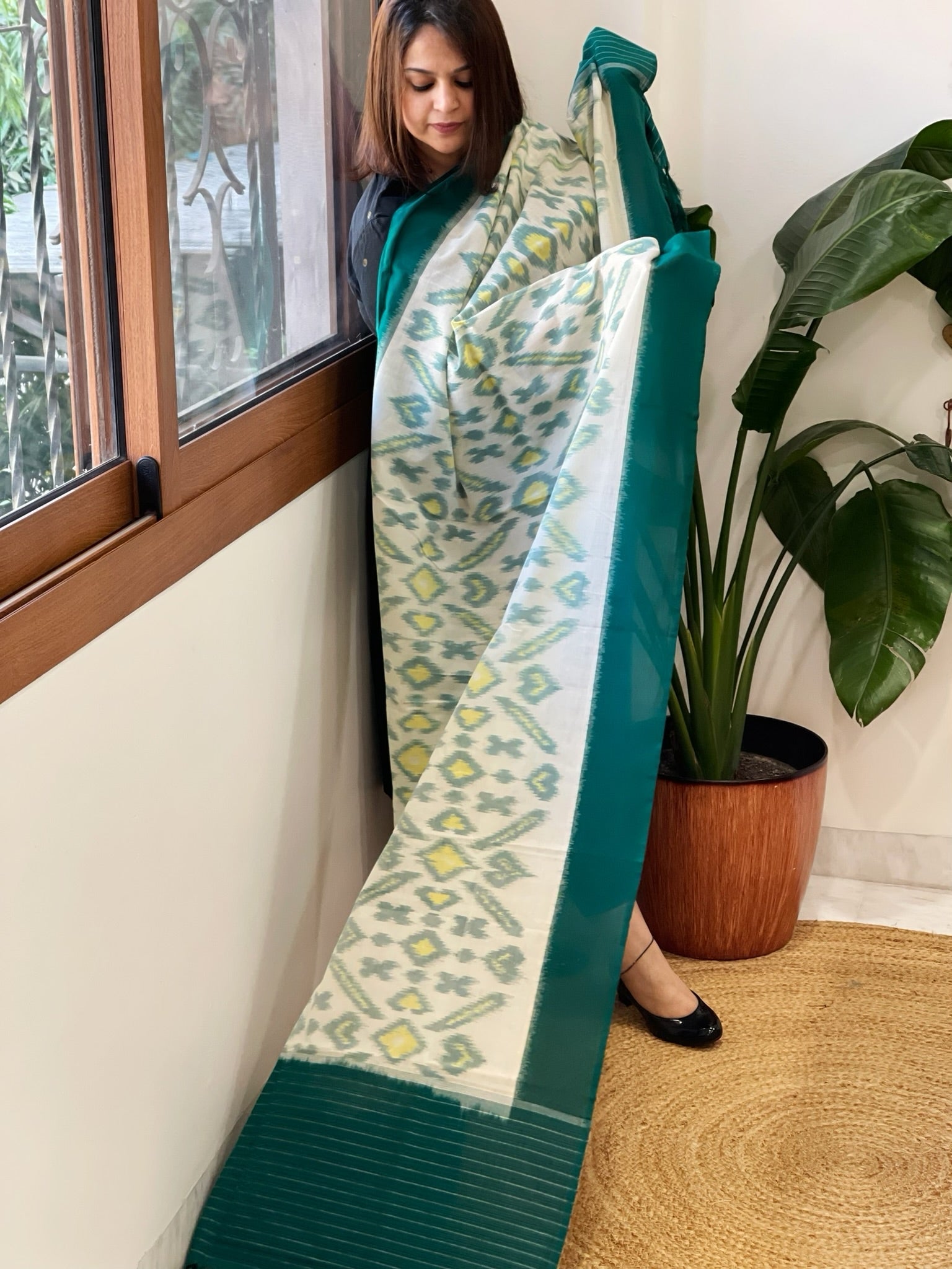 White, Teal Handwoven Ikat Dupatta in Cotton - Masakalee
