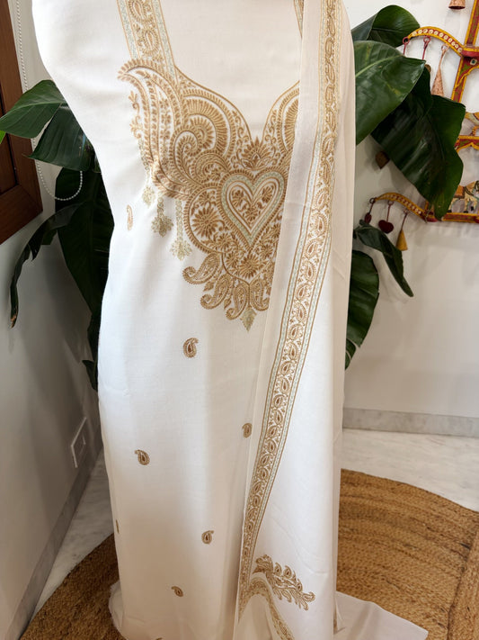 White Winter Suit Set with Aari Work in Pashmina Wool - Masakalee