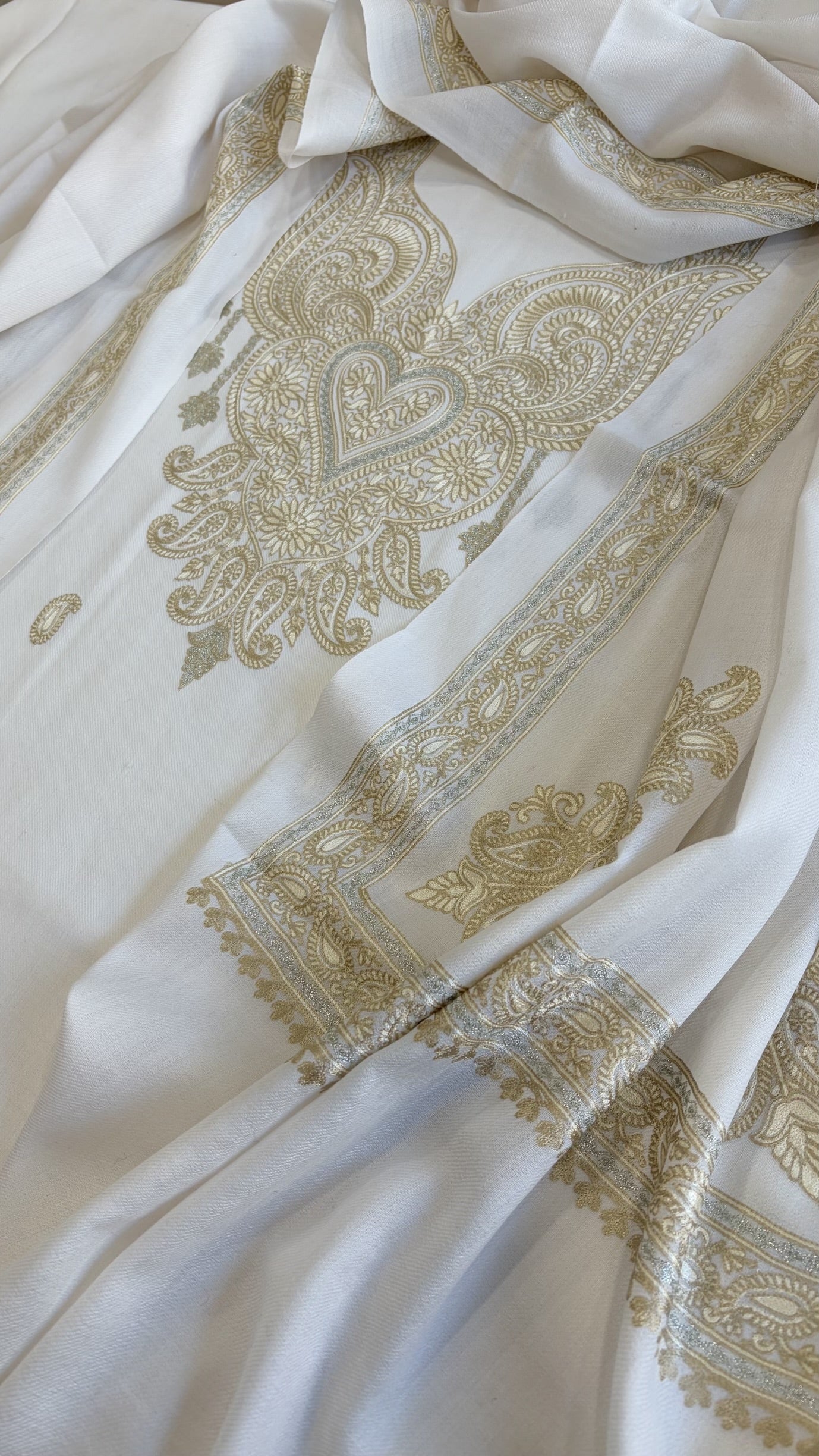White Winter Suit Set with Aari Work in Pashmina Wool - Masakalee