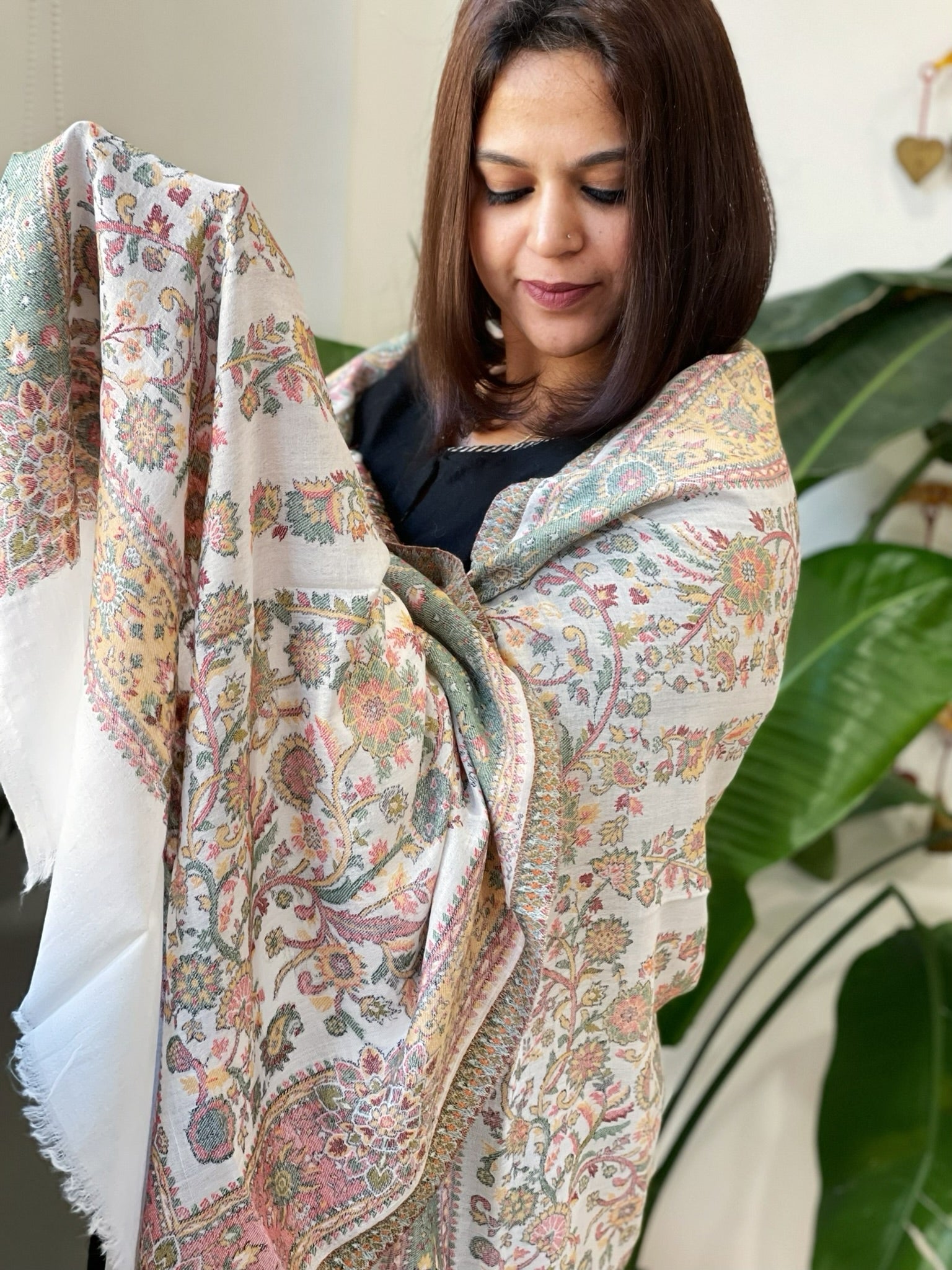 White Woven Kaani Jaal Pashmina Stole - Masakalee