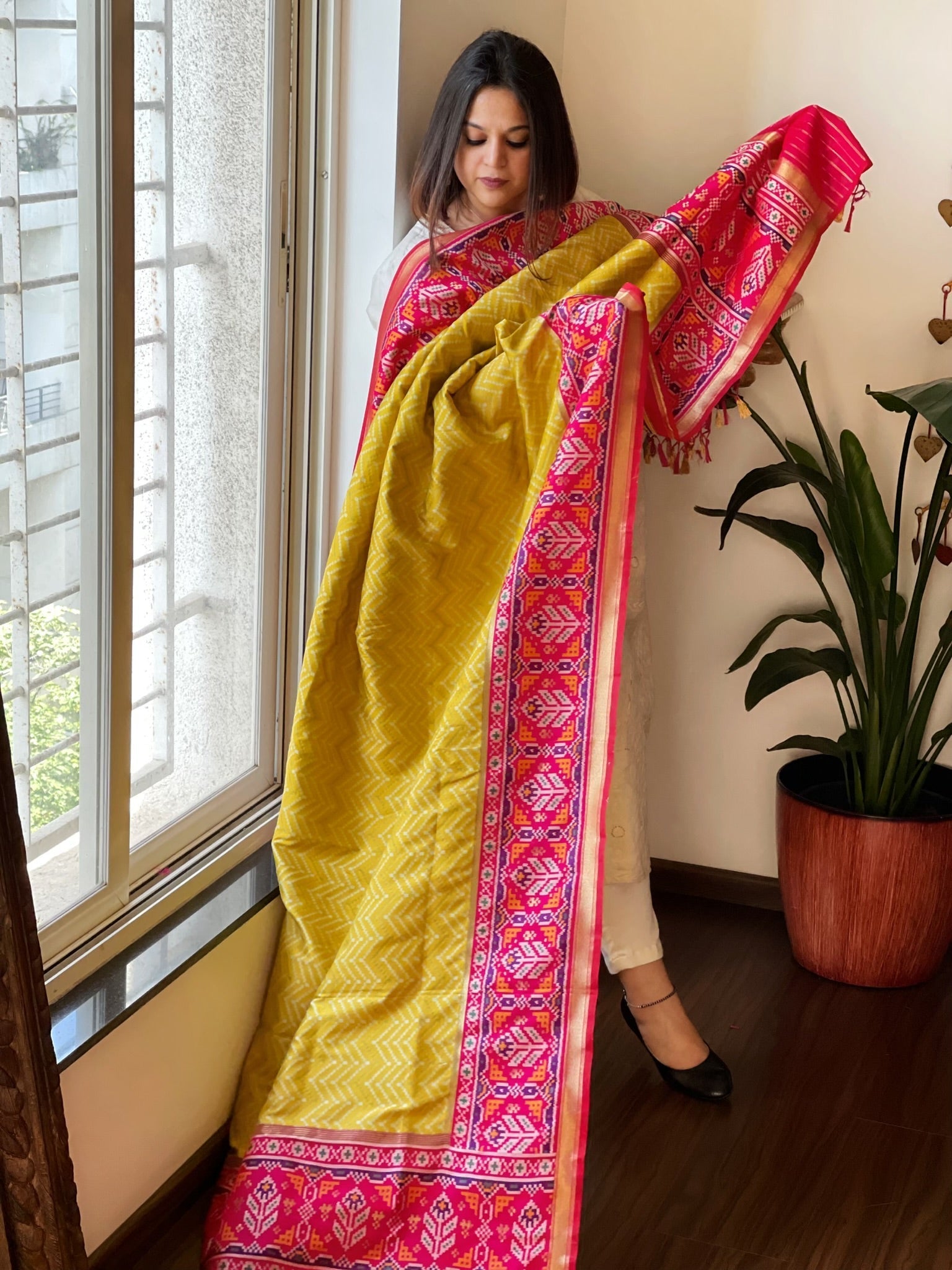 Woven Designer Patola Dupatta in Silk - Masakalee