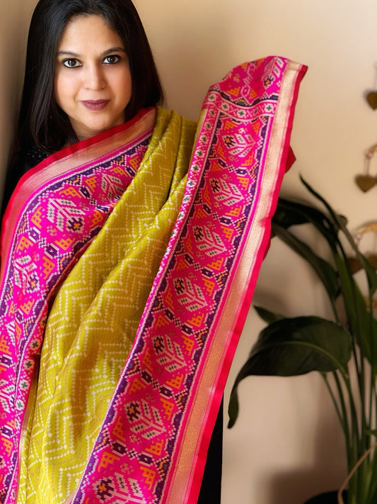 Woven Designer Patola Dupatta in Silk - Masakalee