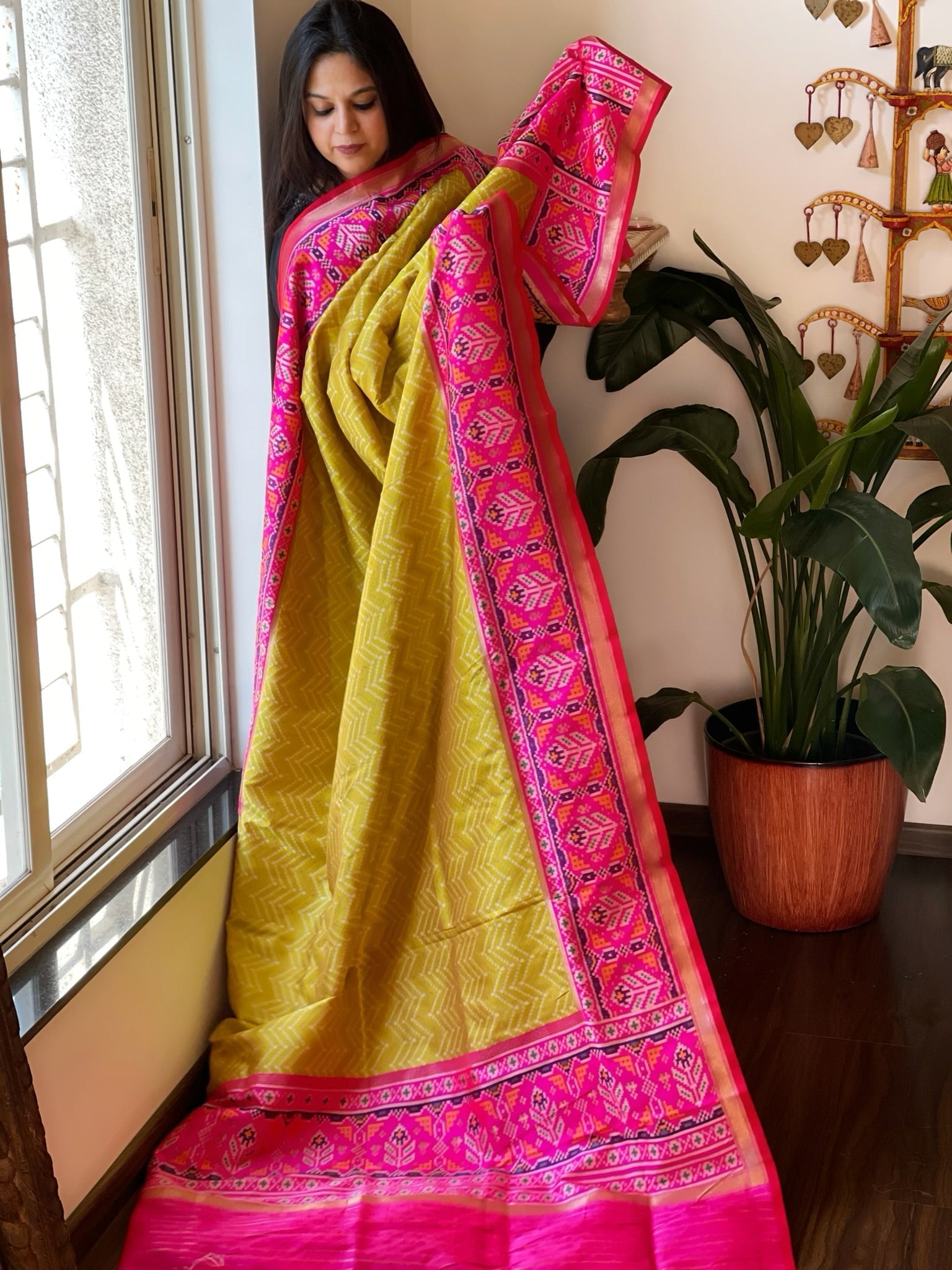 Woven Designer Patola Dupatta in Silk - Masakalee