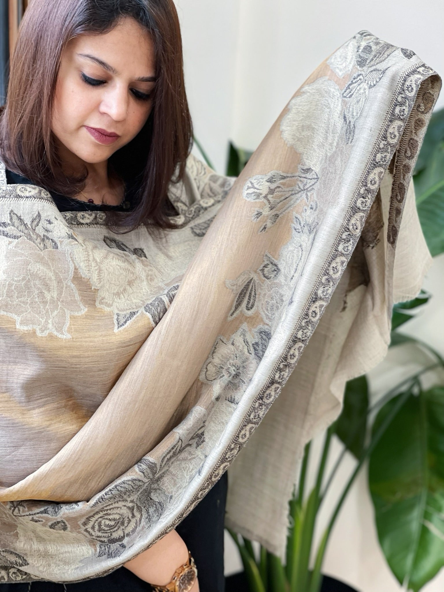 Woven Pashmina Zari Stole with Floral Kaani Pallu - Masakalee