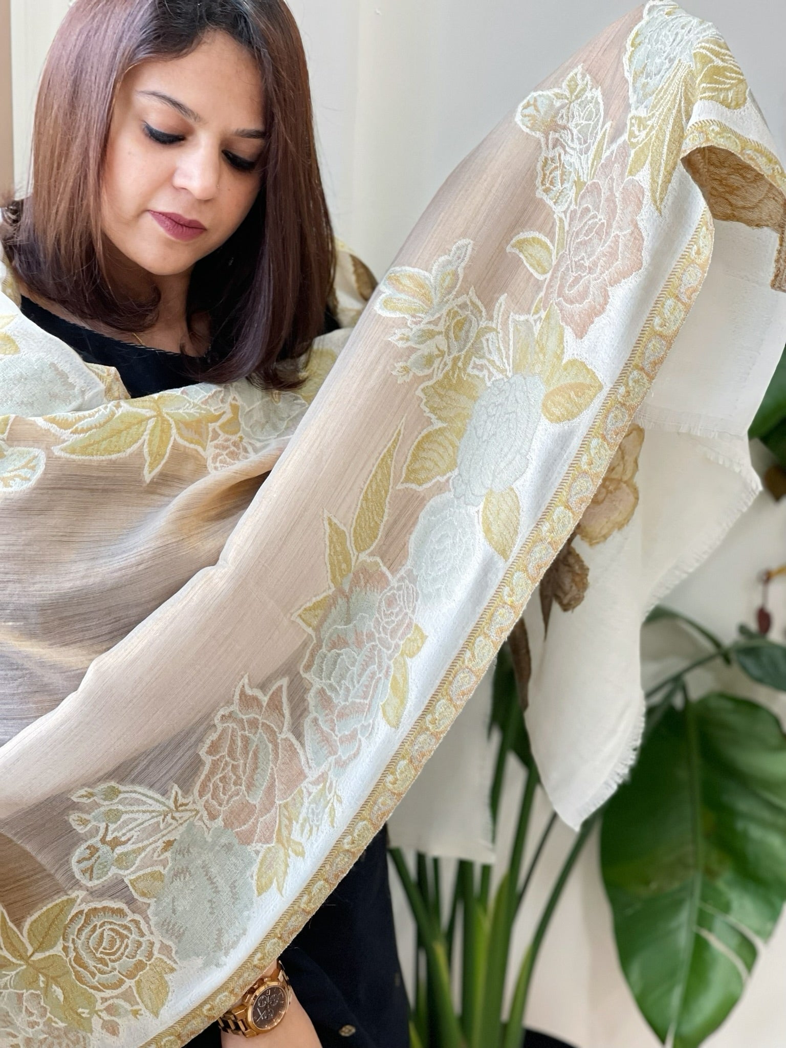 Woven Pashmina Zari Stole with Floral Kaani Pallu - Masakalee