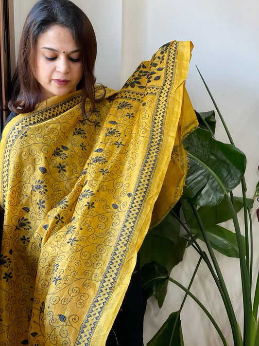 Yellow Handmade Kantha Dupatta in Silk - Masakalee