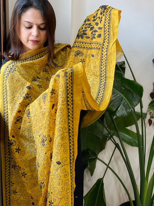 Yellow Handmade Kantha Dupatta in Silk - Masakalee