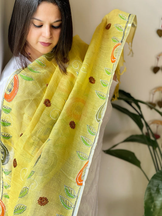 Yellow Handpainted Dupatta with Kantha Stitch Handwork in Linen - Masakalee