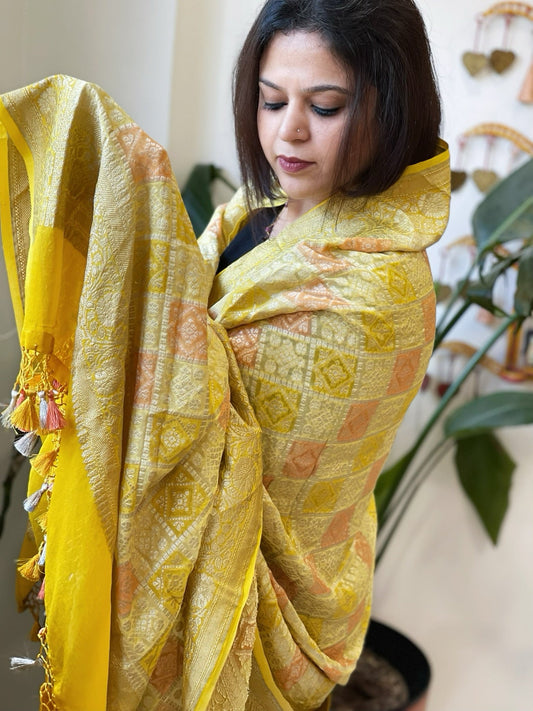Yellow Handwoven Banarasi Rangkhat Dupatta in Pure Georgette - Masakalee