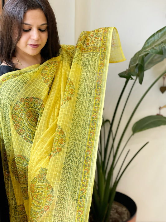 Yellow Mul Cotton Handblock Printed Dupatta - Masakalee