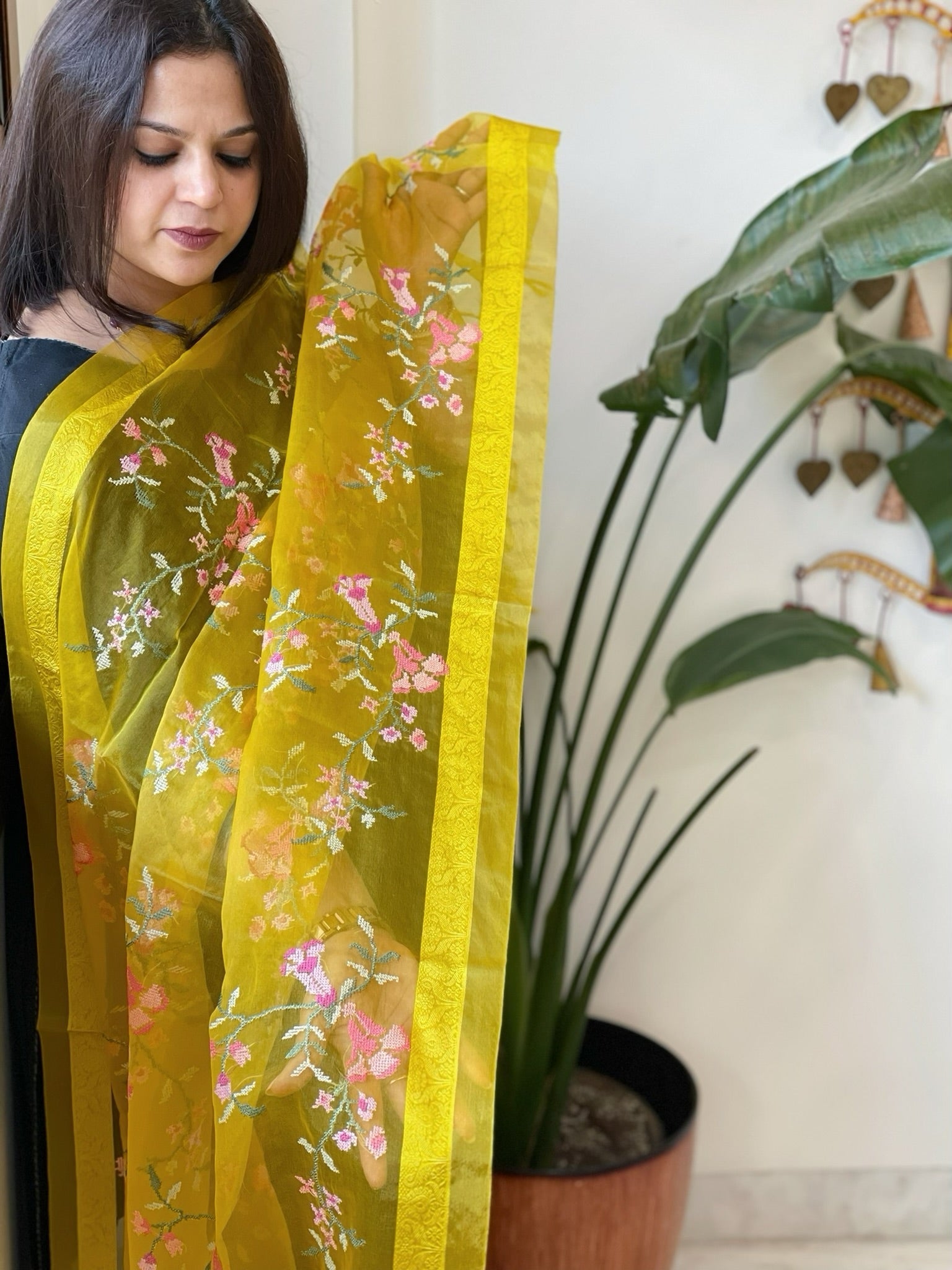 Yellow Organza Dupatta with Thread Embroidery - Masakalee