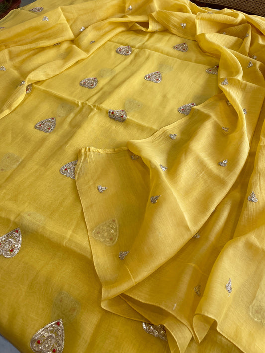 Yellow Suit Set with Gold Thread & Sequin Work in Pure Mul - Masakalee